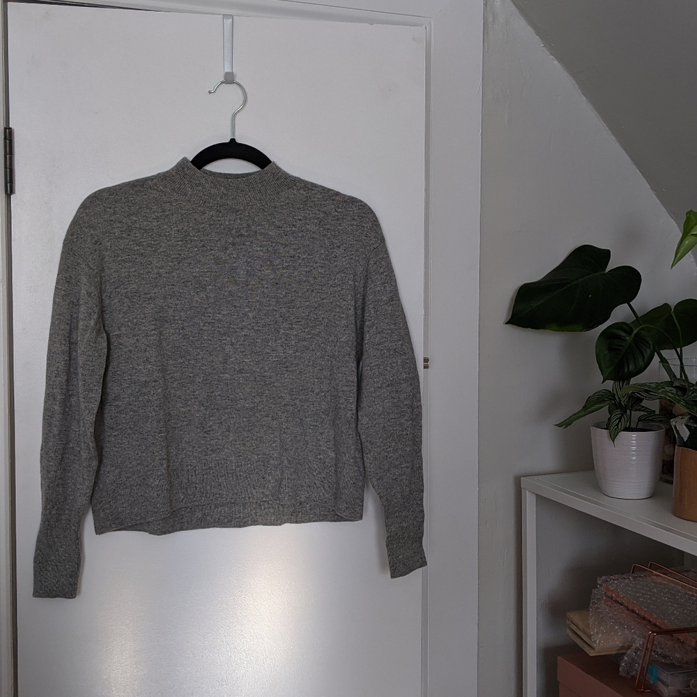 Everlane Cashmere Crop Mockneck in Heather Grey